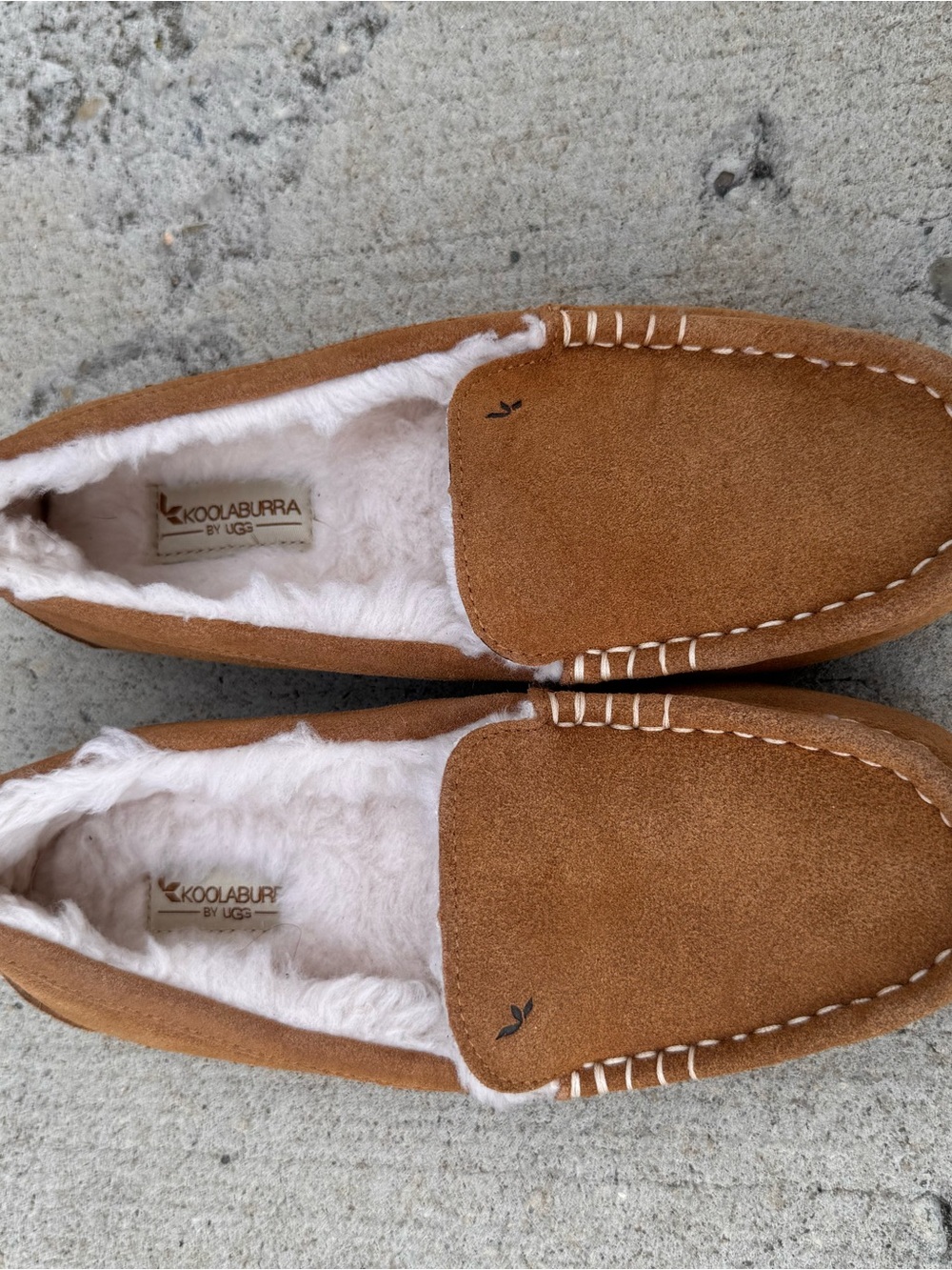 Koolaburra Men’s Chestnut Suede Slip-On Moccasin with White Shearling